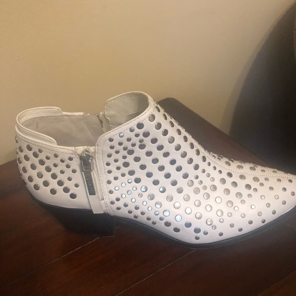 i.State white studded  Ladies boots - Picture 5 of 7